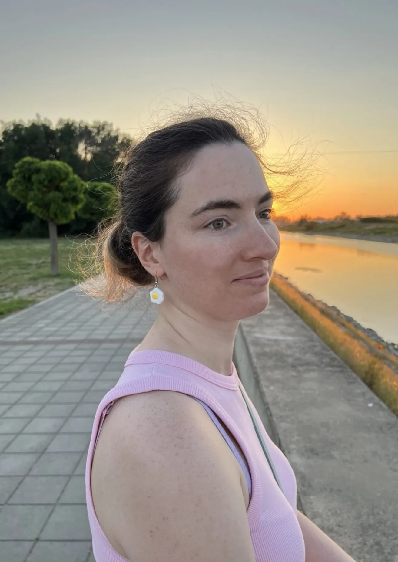 Алина на вечерней прогулке